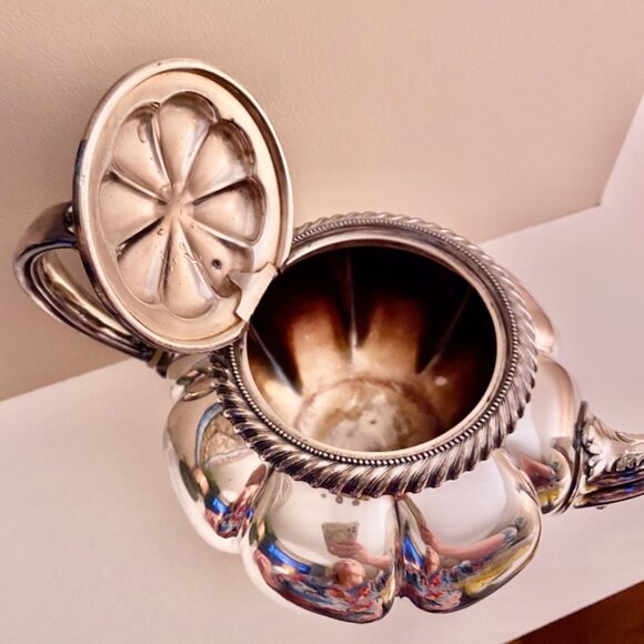 Vintage Silverplate Reed & Barton Teapot - Picture 9 of 13